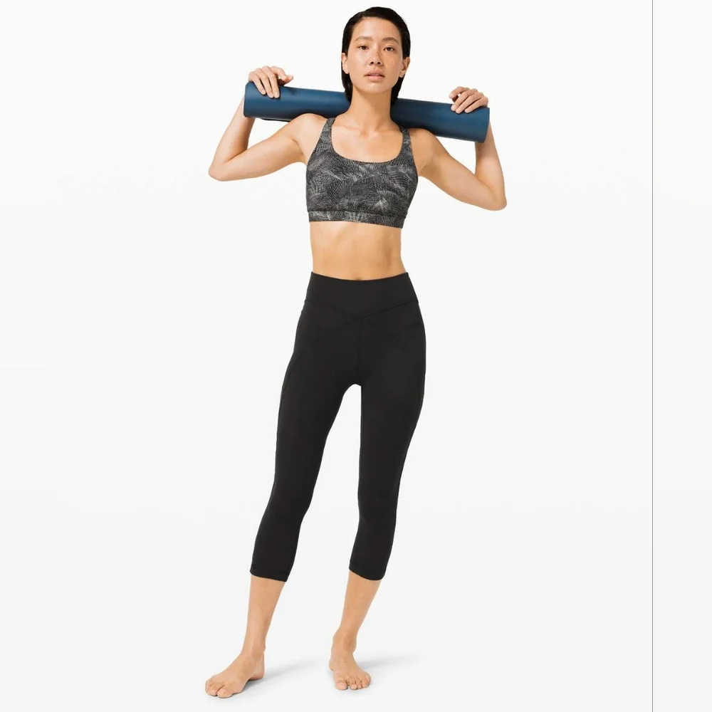 🍋🍋 Lululemon Get Centered High Rise Crop 21" Black 🍋🍋 - Picture 5 of 8